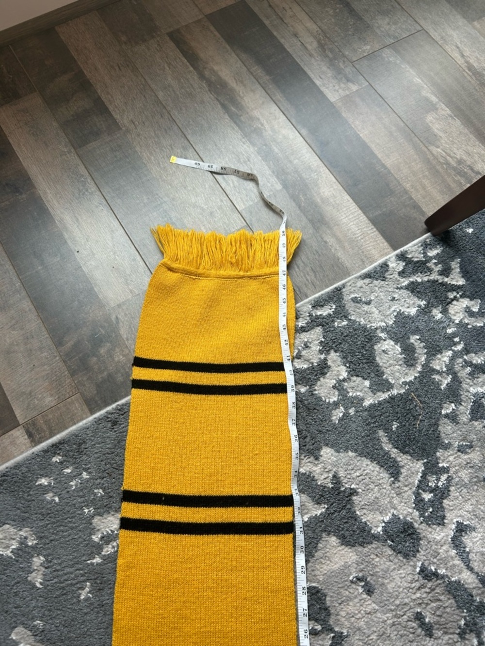 Cinereplicas Hufflepuff extra long Scarf has slight wear GUC - Picture 11 of 11
